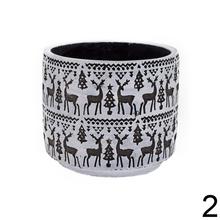 Obal na kvetináč s vianočným motívom sobov a stromčekov.