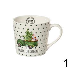 Porcelánové šálky s vianočnými motívmi autíčok.