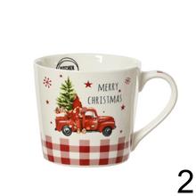 Porcelánové šálky s vianočnými motívmi autíčok.