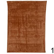 Dve deky v hnedých a oranžových odtieňoch.