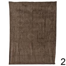 Dve deky v hnedých a oranžových odtieňoch.