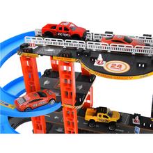 Poschodové parkovisko s výťahom a autíčkami.