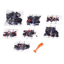 Šedé športové auto zo 60. rokov z technických blokov.