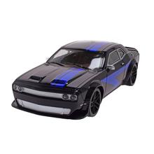 Modré autíčko s čiernymi kolesami