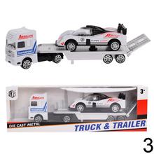 Auto tahač s autami na preteky.