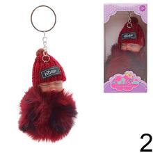 Prívesok babatko s rôznymi farbami čiapok a kožušinou.