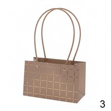 Široká taška na kvety s mixom vzorov.