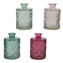 Sklenená váza v rôznych farbách a tvaroch.