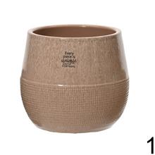 Kvetináče v rôznych farbách a textúrach.