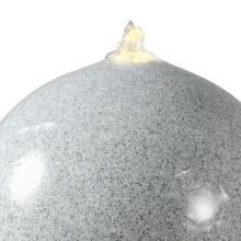 Okrúhla solárna fontána na vonkajšie použitie.