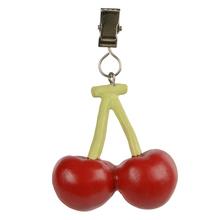 Závažie z polyr. na štipci v tvare čerešní.