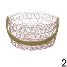 Kovový košík so srúčkou v troch farbách.