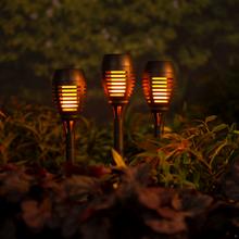 Solárny zápich s efektom plameňa ohňa.