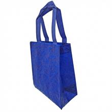 Darčekové tašky z netkanej textílie v rôznych farbách.