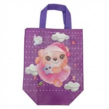 Taška z netkanej textílie s detskými motívmi.