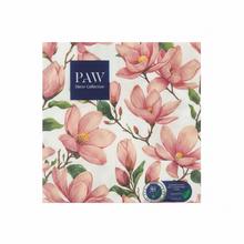 Servítky s kvetinovým motívom v ružovej farbe.