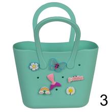 Kabelka s príveskom, 21 x 24 cm,