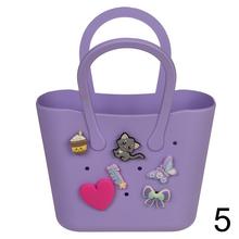 Kabelka s príveskom, 21 x 24 cm,