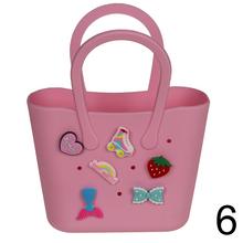 Kabelka s príveskom, 21 x 24 cm,