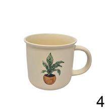 Porcelánová šálka s rastlinným motívom, 355 ml.