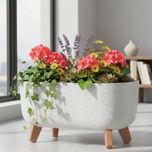 Biely hrantík Gracia z ekologického dreva s nožičkami.