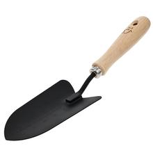 Záhradná lopatka s drevenou rukoväťou
