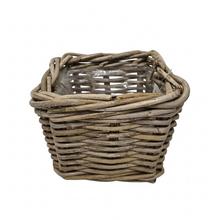 Sivý ratanový kôš