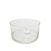 Sklenená salaterka s priemerom 19 cm a výškou 10 cm.