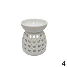 Aromalampa s výrezmi srdiečok, biela porcelánová.