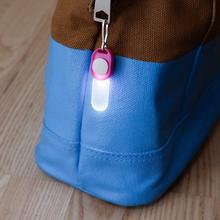 LED lampa na klipe v modrej farbe