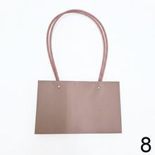 Rôzne farby tašiek s dlhými uchami.