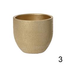 Sada terracotta obalov vianočných kvetináčov v troch farbách.