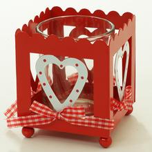 Svietnik srdiečko biely a červený.