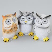 Sada troch dekoratívnych sov pre záhradné osvetlenie.