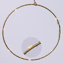 Zlatý LED kruh z kovu s priemerom 19,5 cm.