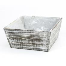 Biela a šedá drevená debnička s rozmermi 25x25x11 cm.