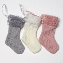 Ponožka záves z látky, mix farieb, 17 cm.