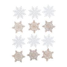 Snehové vločky z dreva v mixe bielej a prírodnej farby.