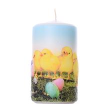 Veľkonočná sviečka s kuriatkami a vajíčkami.