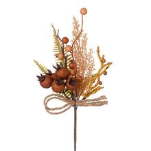 Vetvička tuje s granátovým jablkom a béžovými guľkami.