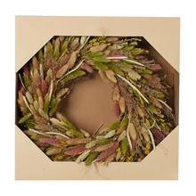 Veniec z trávy v fialovej, krémovej a zelenej farbe, priemer 40 cm.