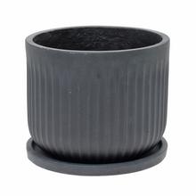 Čierny kvetináč s miskou, keramický, mrazuvzdorný.