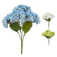 Umelá kytica hortenzie v modrej farbe.