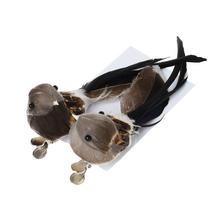 Hnedé vtáčiky na štipci v mixe.