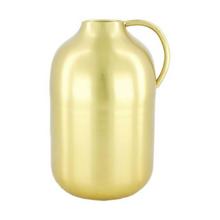 Kovová váza fľaša v zlatej farbe.