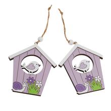 Drevené závesné dekorácie v tvare domčeka s vtáčikom, fialové.