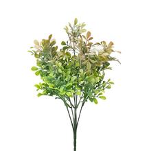 Umelé kvety so zeleno-marhuľovými lístkami.