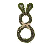 Závesný dekoratívny zajac z prútia s machom.