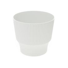 Biely okrúhly obal na kvety s jemným pruhovaným dizajnom.