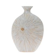 Biela váza z polyrezinu s textúrovaným povrchom.